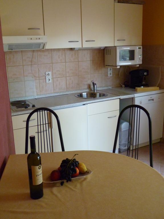 Helena Apartment *